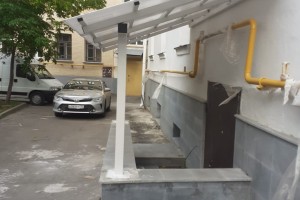 Козырек над дверью. Дубна